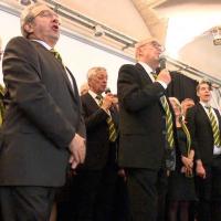 Cloture avec le chant de la Confrérie